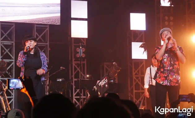 Selain Iwa K, vokalis Souljah juga diajak untuk nyanyi bareng Shaggydog. Hasilnya, sepanjang konser berlangsung, goyangan para penonton tak pernah berhenti.