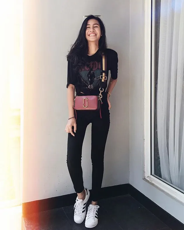 FOTO SHENINA PACAR JEFRI NICHOL, SI CANTIK YANG KEBAL HUJATAN - KapanLagi.com