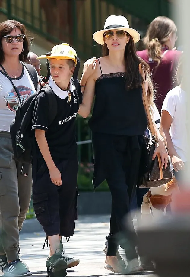Liburan Angelina Jolie