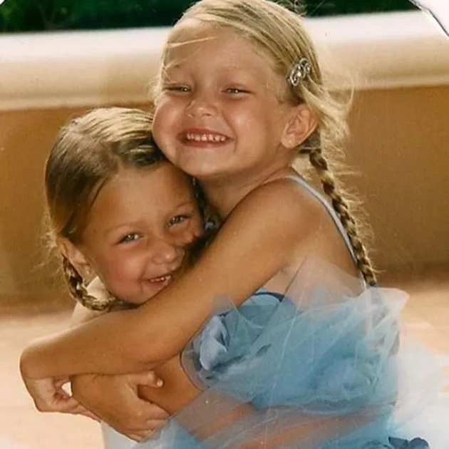 Bella Hadid - Gigi Hadid