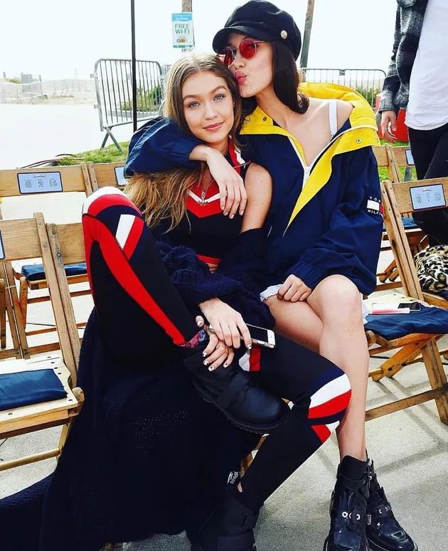 Bella Hadid - Gigi Hadid