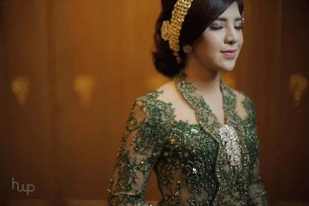 Foto pernikahan putri Gubernur Soekarwo - Kartika Prawita