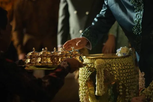 Foto pernikahan putri Gubernur Soekarwo - Kartika Prawita