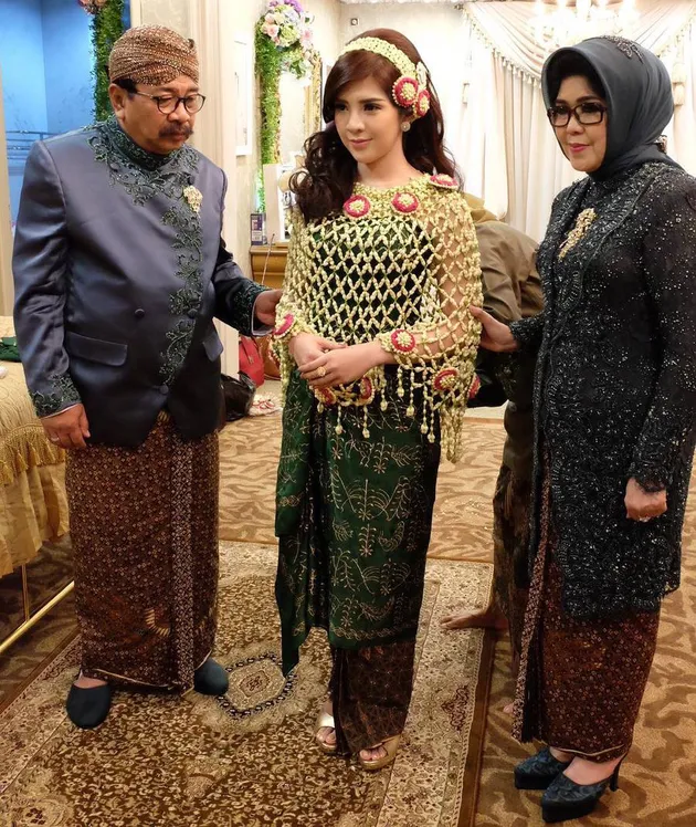 Foto pernikahan putri Gubernur Soekarwo - Kartika Prawita