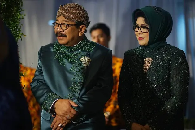 Foto pernikahan putri Gubernur Soekarwo - Kartika Prawita