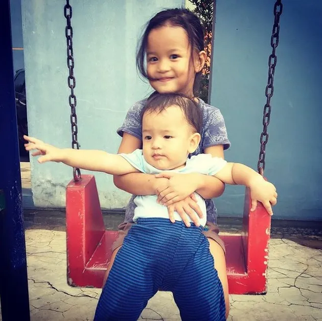 anak ernest, foto ernest prakasa, video ernest