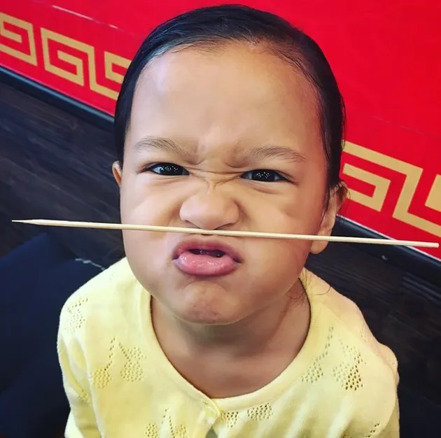FOTO: SKY, PUTRI KOMIKA ERNEST PRAKASA YANG CANTIK & LUCU 