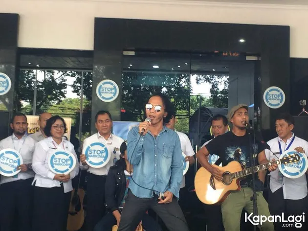 Kaka merasa seperti mendapatkan sebuah PR baru dari Buwas untuk menciptakan lagu baru tersebut.