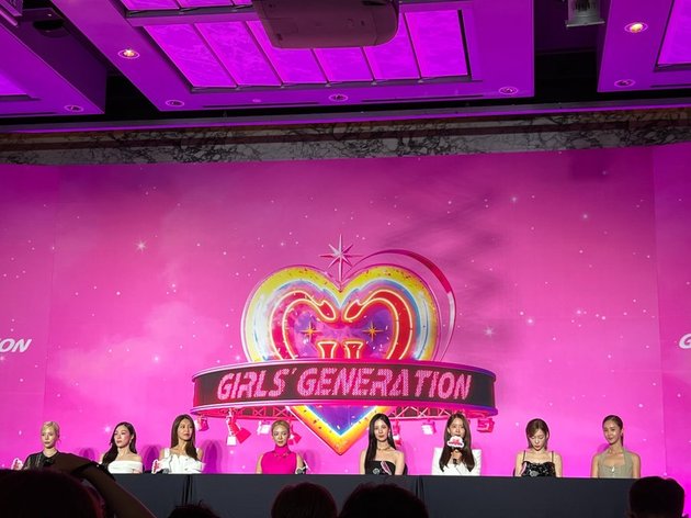 SNSD Photos at 'FOREVER1' Album Press Conference, Hyoyeon Wears the Wrong Costume Because She Didn't Read the Group Chat