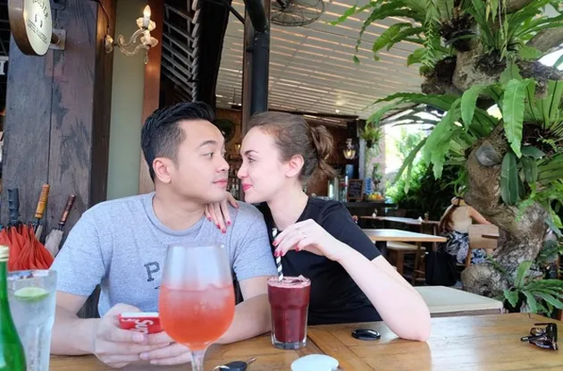 Rianti Cartwright dan Sang Suami