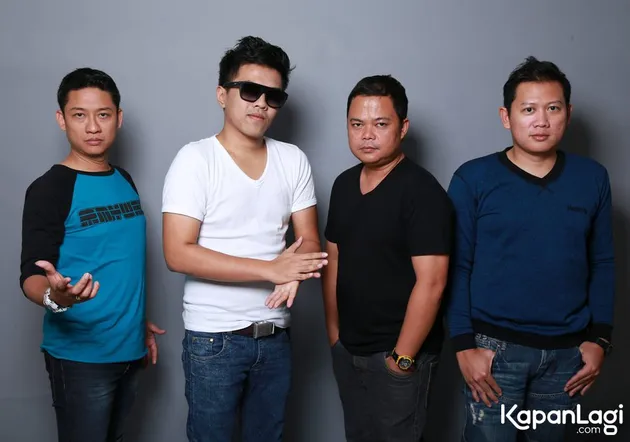 Jikustik yang baru kata-katanya lebih lugas, to the point, tapi yang positif.