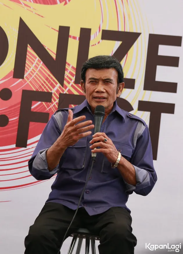 Rhoma Irama merasa tersanjung Soneta Band bisa menjadi dari acara musik ini.