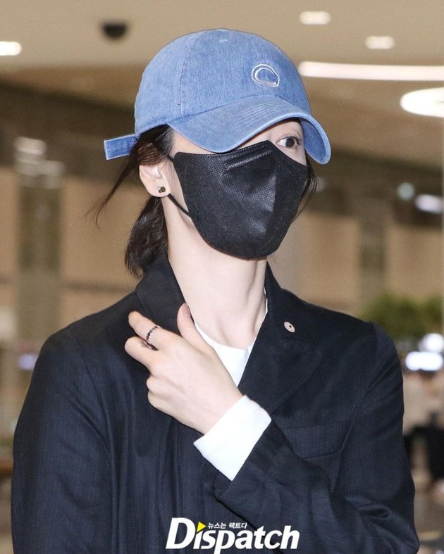 Beginilah penampilan Song Hye Kyo saat di bandara Incheon baru tiba dari New York. I
