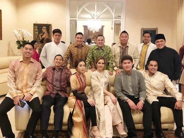 Lebaran Keluarga Nia Ramadhani