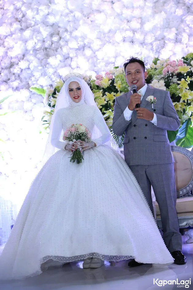 Resepsi Pernikahan Angel Lelga &amp; Vicky Prasetyo