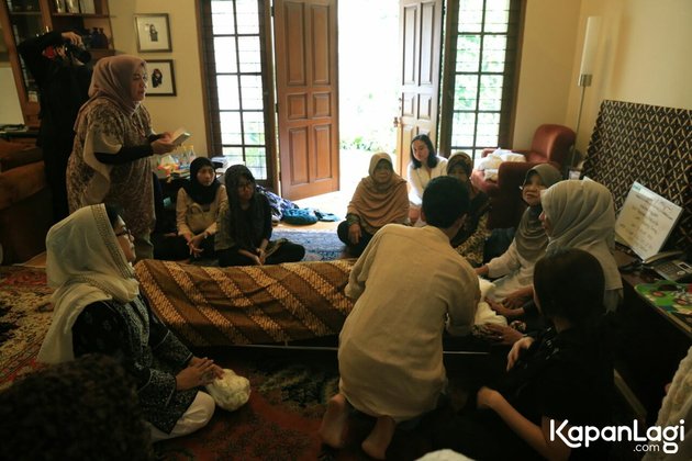 FOTO: Suasana Rumah Duka January Christy Sebelum Pemakaman ...