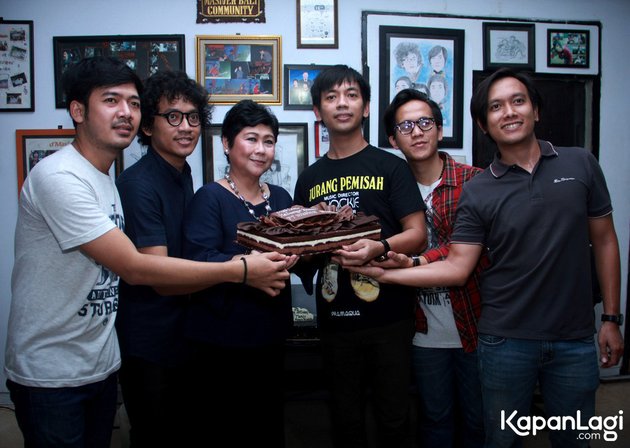 Benar-benar tidak terasa, ternyata sudah 13 tahun sudah d'Masiv menjadi salah satu band terbaik di Indonesia.
