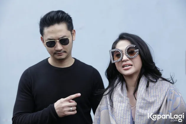 Dewi Perssik - Angga Wijaya