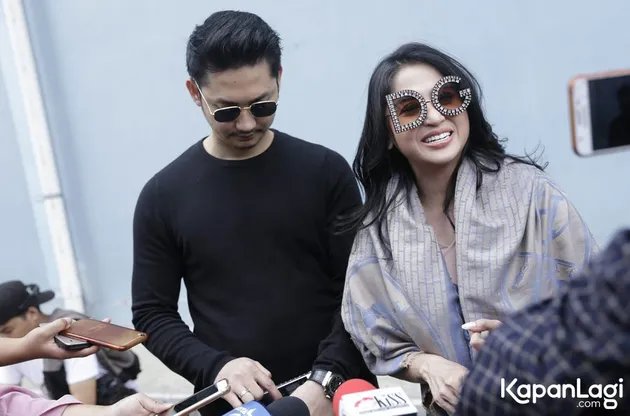 Dewi Perssik - Angga Wijaya