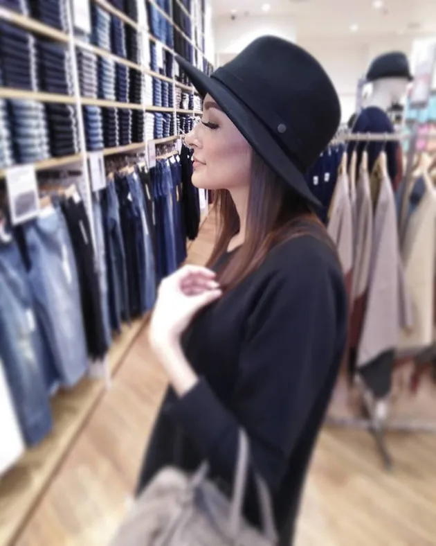 Dewi Rezer Makin Cantik &amp; Hot
