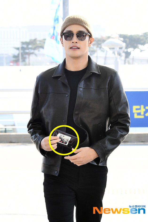 PHOTO: Sung Hoon Departs for Jakarta for Fan Meeting, Relaxed but Still Handsome