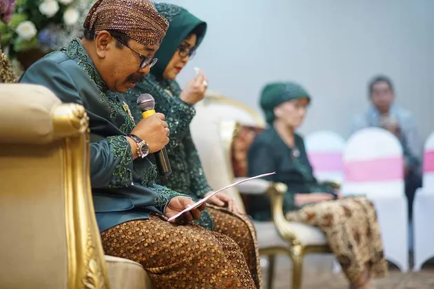 Foto pernikahan putri Gubernur Soekarwo - Kartika Prawita