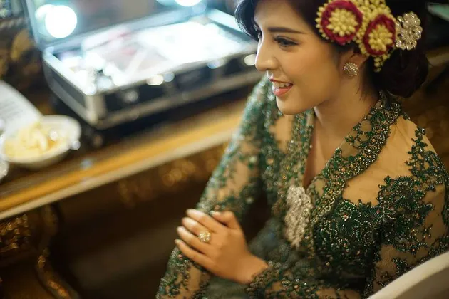 Foto pernikahan putri Gubernur Soekarwo - Kartika Prawita