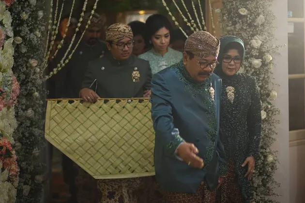 Foto pernikahan putri Gubernur Soekarwo - Kartika Prawita