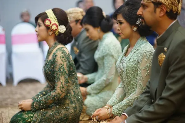 Foto pernikahan putri Gubernur Soekarwo - Kartika Prawita