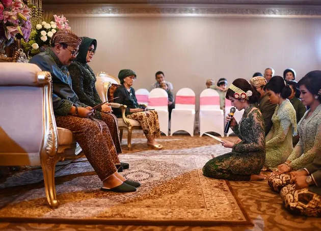 Foto pernikahan putri Gubernur Soekarwo - Kartika Prawita