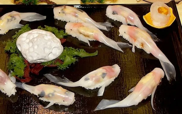 foto sushi berbentuk ikan koi