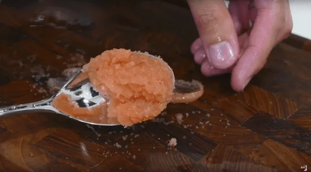 foto sushi berbentuk ikan koi