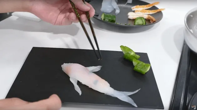foto sushi berbentuk ikan koi