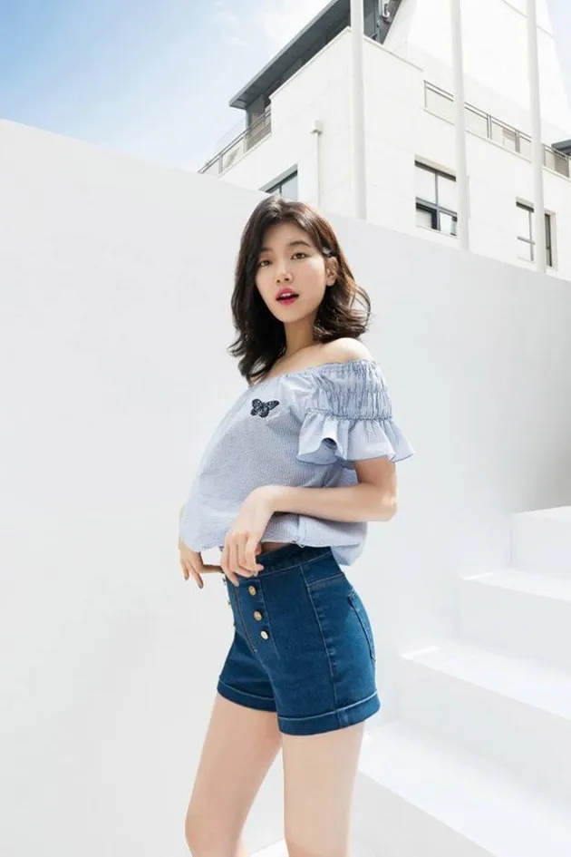 Penampilan Suzy dalam pemotretan terbarunya membawakan brand GUESS.