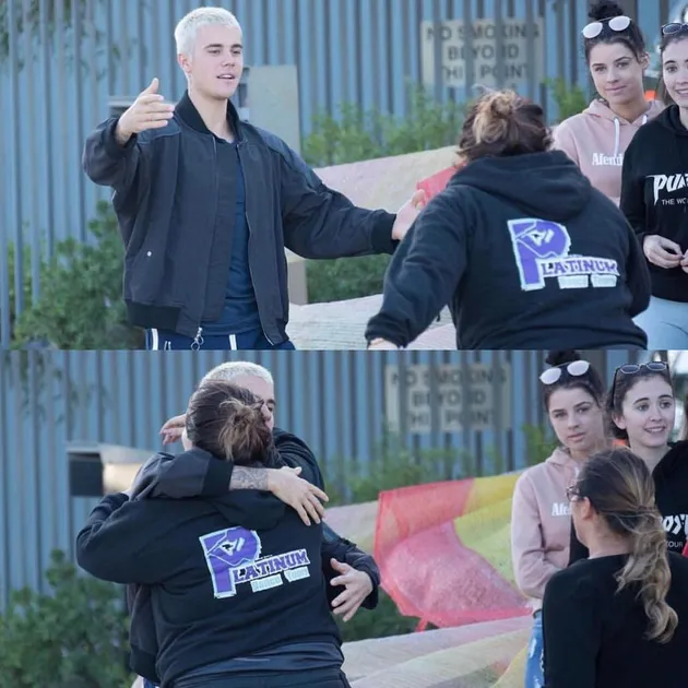 Justin Bieber Peluk Para Fansnya