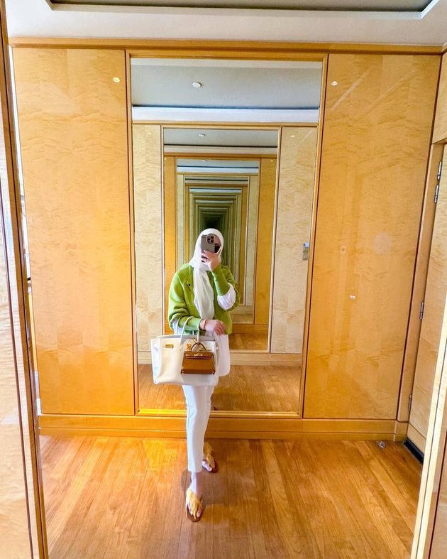 Syahrini's Photos that Have Been Suspected of Hiding Pregnancy, Look Slim in the Latest Post
