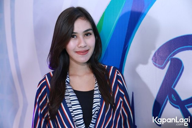 FOTO: SYUTING SINETRON STRIPPING, SYAHNAZ TOLAK ACARA LIVE 