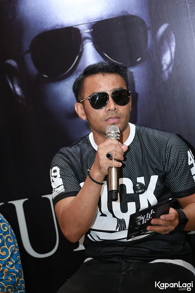 Ketika ditemui saat jumpa pers peluncuran album terbarunya di KFC Kemang, Jakarta Selatan, Rabu (26/4), Judika menceritakan soal dua lagu yang ia persembahkan untuk istri dan anaknya.