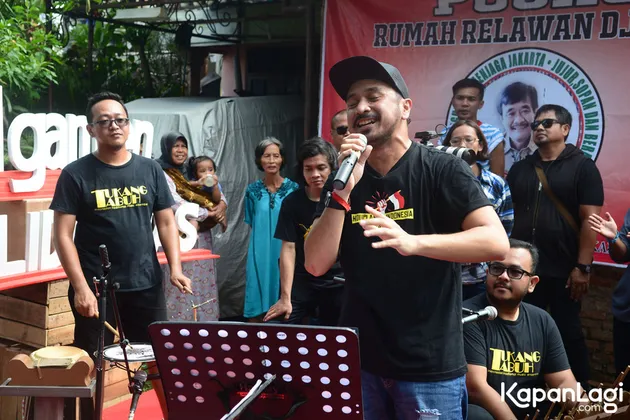 Giring Nidji \&#039;ngamen\&#039; di Posko Cawagub Jakarta