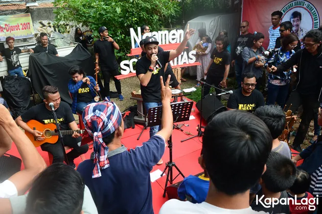 Giring Nidji \&#039;ngamen\&#039; di Posko Cawagub Jakarta