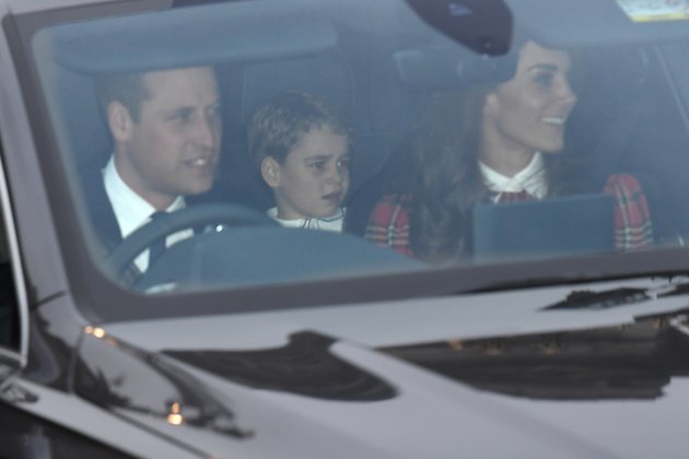 PHOTO: No Need for Government Driver, Kate Middleton - Prince William Leaves Buckingham Palace and Drives Their Own Car