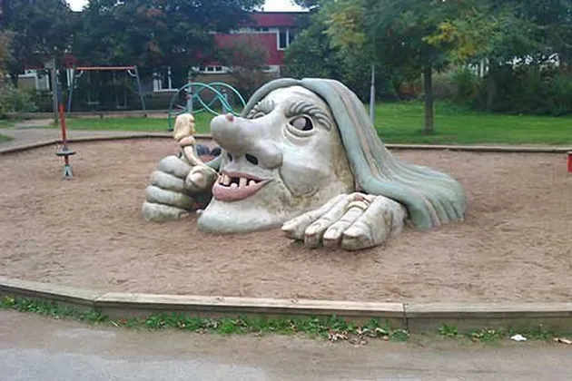 taman bermain seram