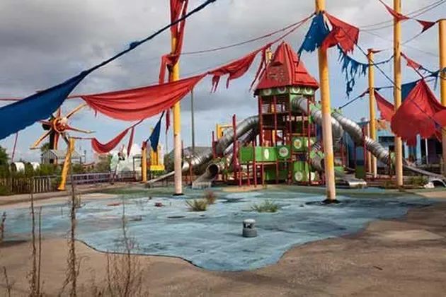 taman bermain seram