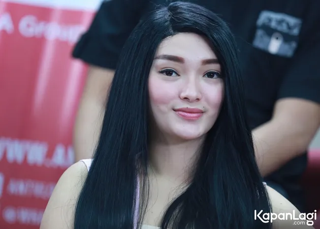 Zaskia Gotik - Vicky Prasetyo