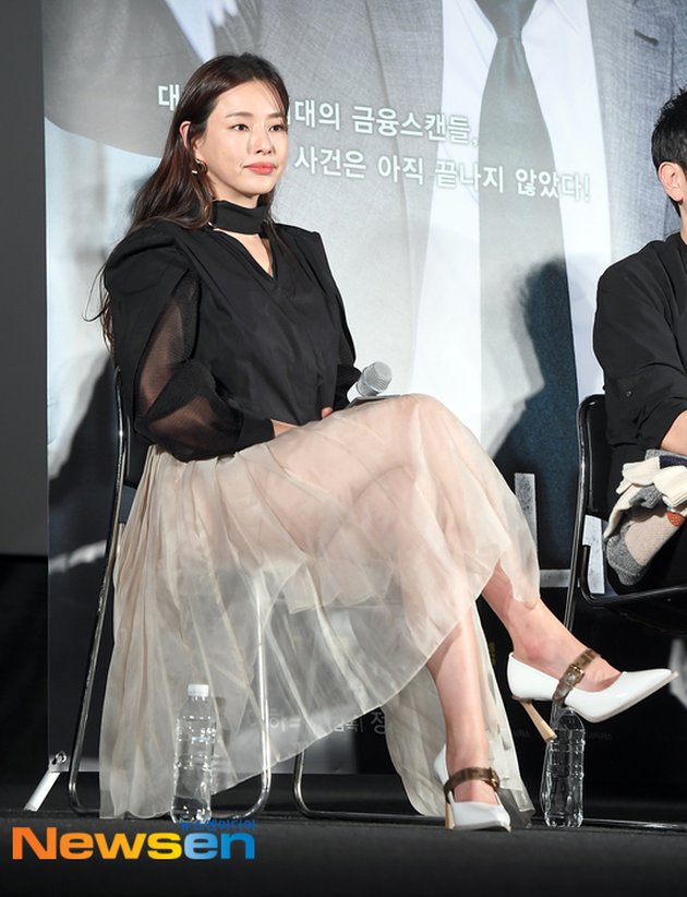 PHOTO: Brave Appearance in Transparent Skirt, Honey Lee Gorgeous & Flooded with Praise
