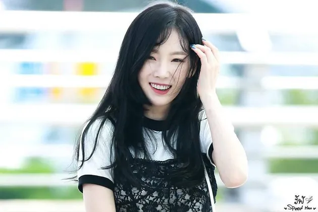Awalnya Taeyeon tampil sumringah di bandara Incheon dalam perjalanan menuju ke Indonesia. Mungkin main vocalist SNSD ini sangat excited menuju daerah tropis.