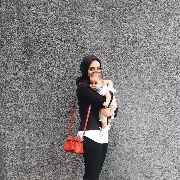 Ayudia Bing Slamet Berhijab