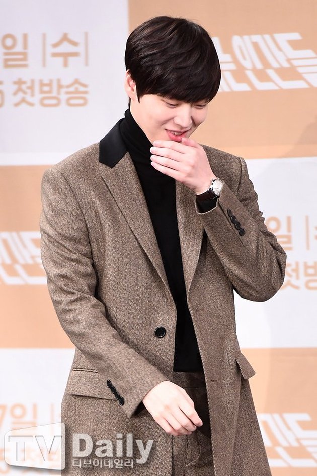 PHOTO: First Appearance After Divorce Drama, Ahn Jae Hyun Can Smile Freely