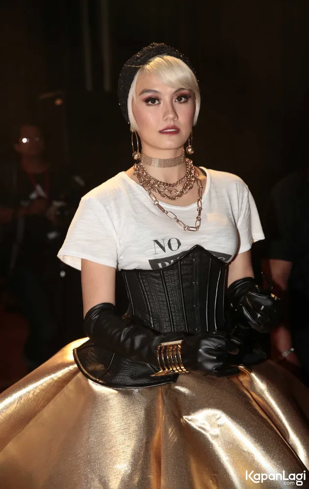 Agnez Mo - Megan Fox