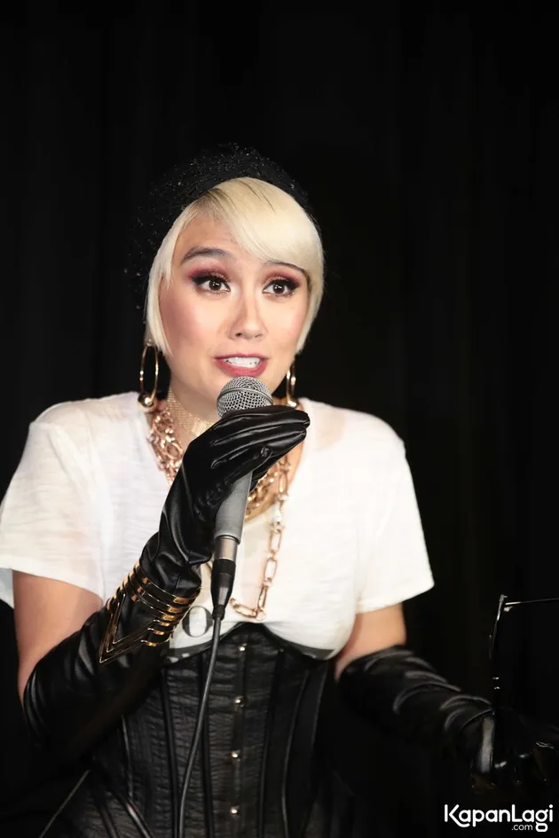 Agnez Mo - Megan Fox